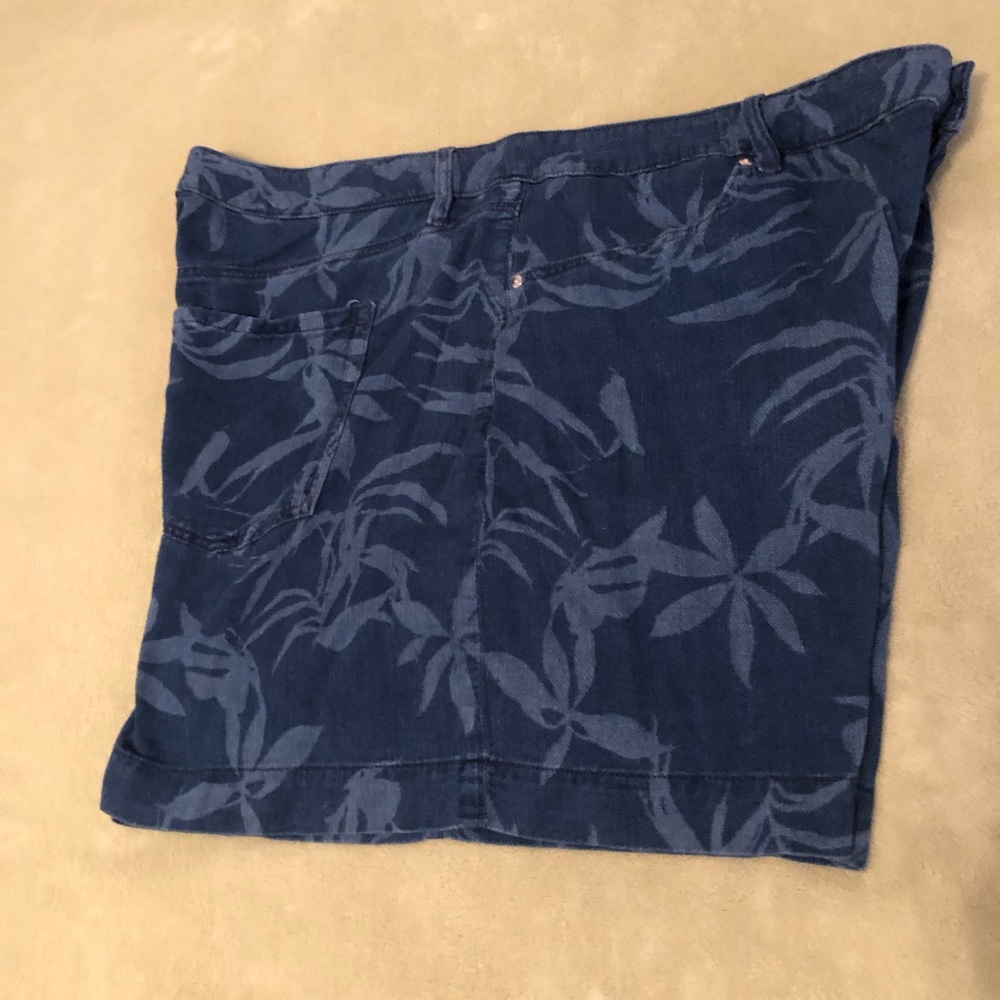 Lane Bryant shorts denim jeans blue leaf pattern mid rise belt loops Plus 22 - Picture 5 of 10
